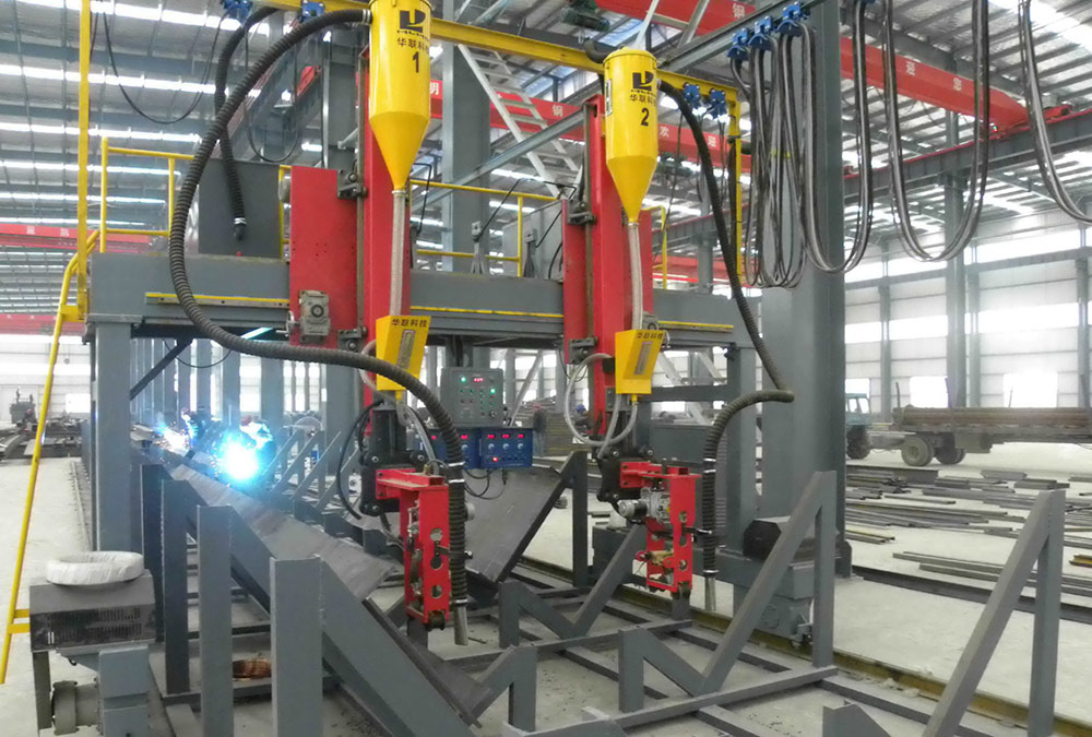 1.公司钢构厂钢结构自动化加工.jpg