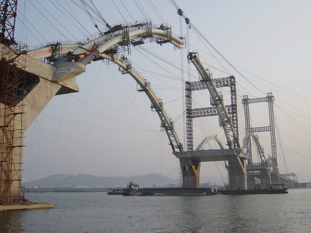 1.自主研发的“大跨度、大吨位、超高型缆索起重机”及吊装技术应用于上承式提篮型钢管拱桥施工（附照片）.jpg