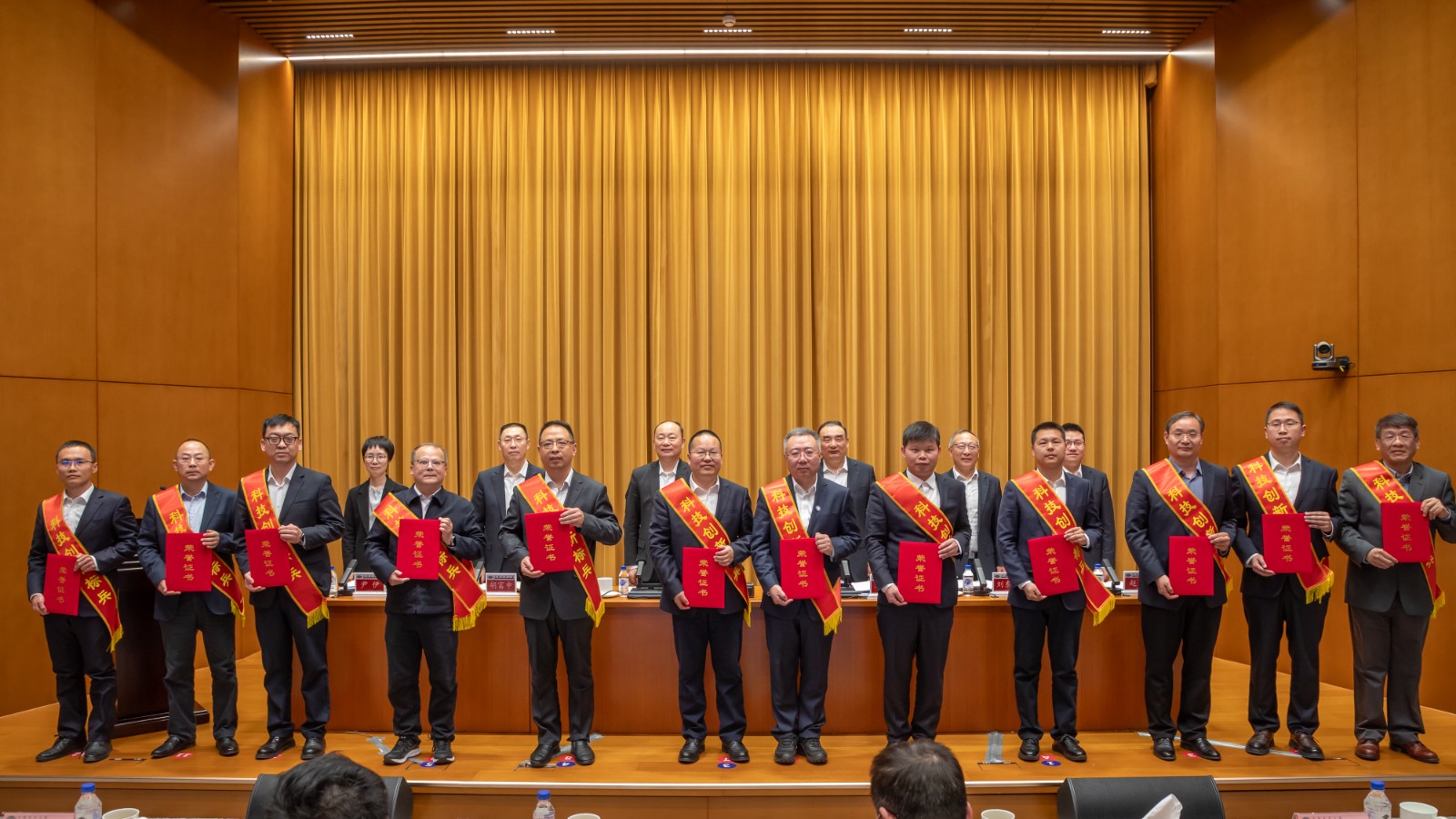 创新标兵.jpg 创新标兵.jpg