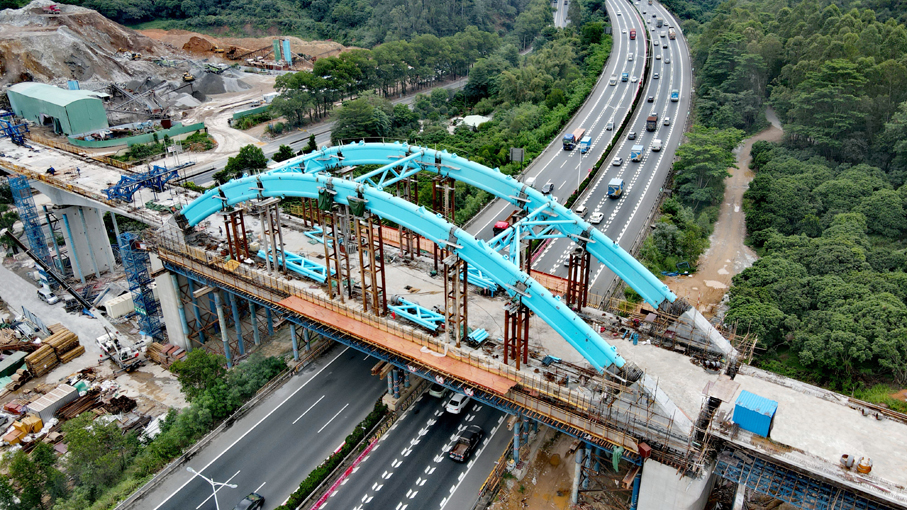 赣州至深圳高速铁路光明特大桥、凤凰互通特大桥、长龙大桥、水田特大桥.jpg